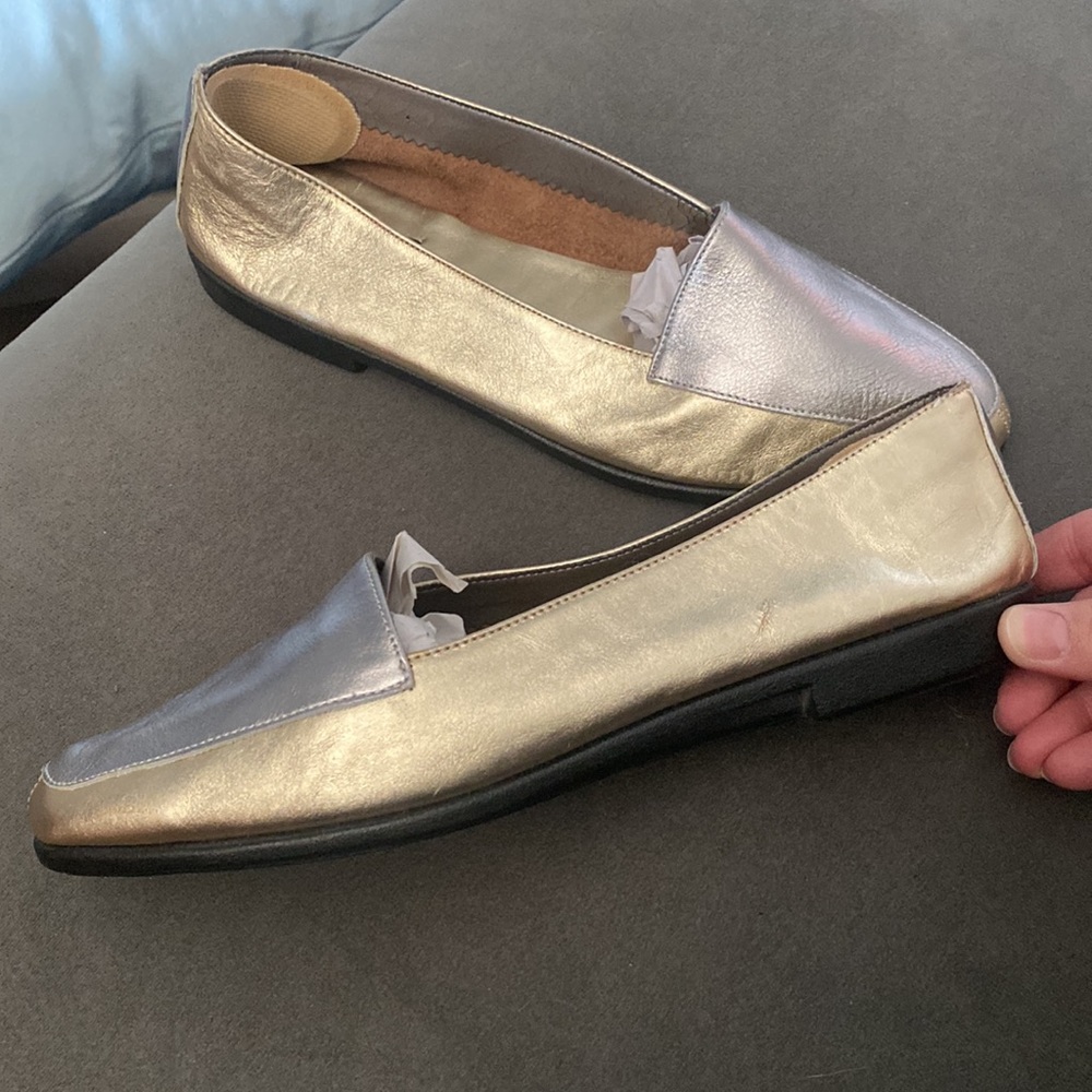 2 Tone Aerosoles Metallic Flats/Mules in Size 9.5 - Picture 2 of 4